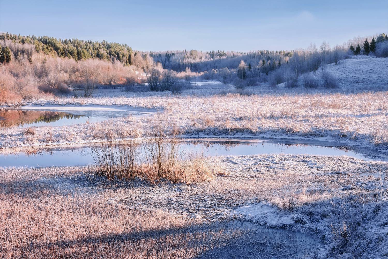 осень, река, снег, берег, деревья, кусты, трава, небо, заморозок, зазимок, Вера Ра