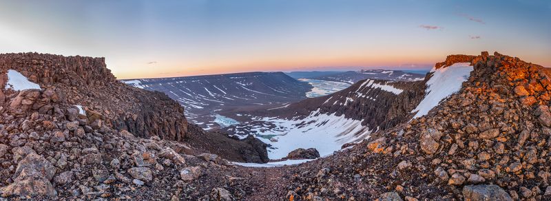 Плато Путорана, Путорана, Богатырь, озеро Закат над озером Богатырь фото превью