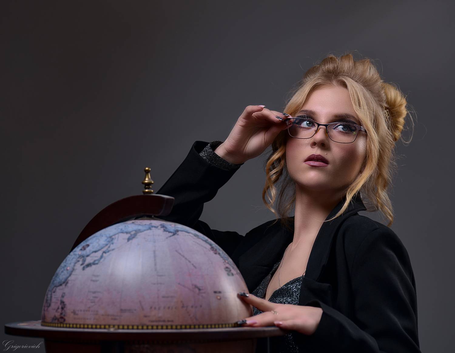 девушка. портрет. красота. глаза. глобус, Урасов Олег
