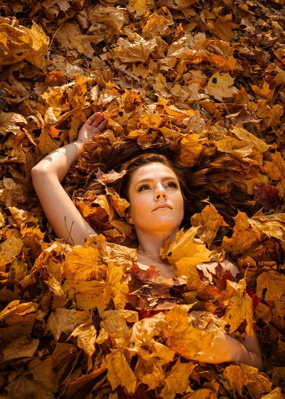 Девочка - осень фото превью