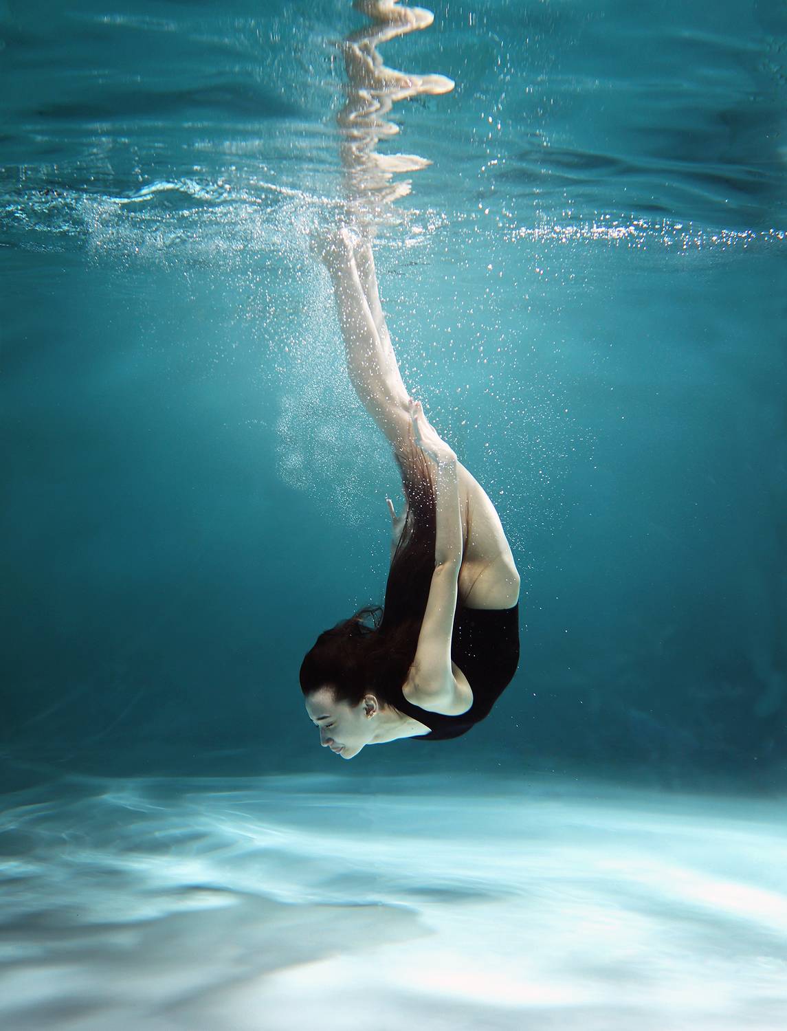 девушка, красивая, в воде, под водой, движение, танец, гимнастка, портрет, жанр, свет, цвет, живопись, Постонен Екатерина