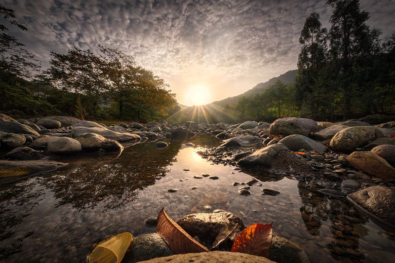 Sunny Autumn Day In Chakvistskali River фото превью