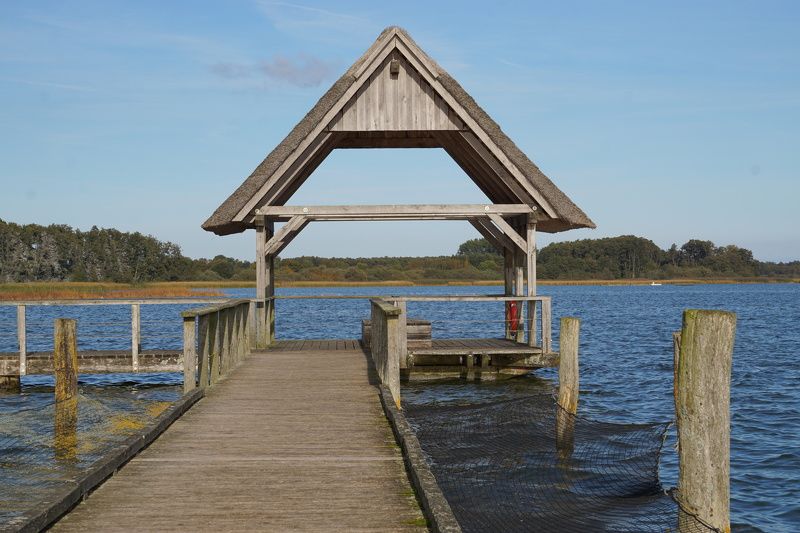 Вода Домик на берегу  фото превью