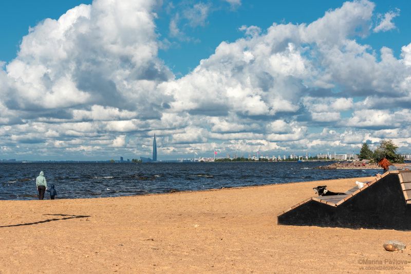 город, архитектура,стрит фото, репортаж, санкт-петербург, балтийский бульвар, финский залив, море Отдых у осеннего моря...Балтийский бульвар фото превью