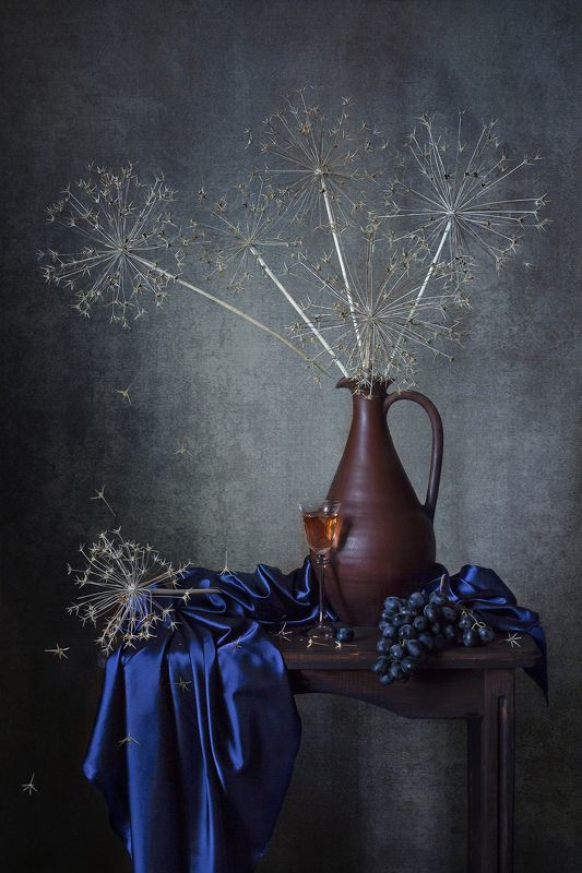 миламиронова, фотонатюрморт, stilllife, натюрмортсбукетом, натюрмортсцветами, авторскаяработа, аллиум, лук, виноград, натюрмортсфруктами Аллиум и виноград... фото превью