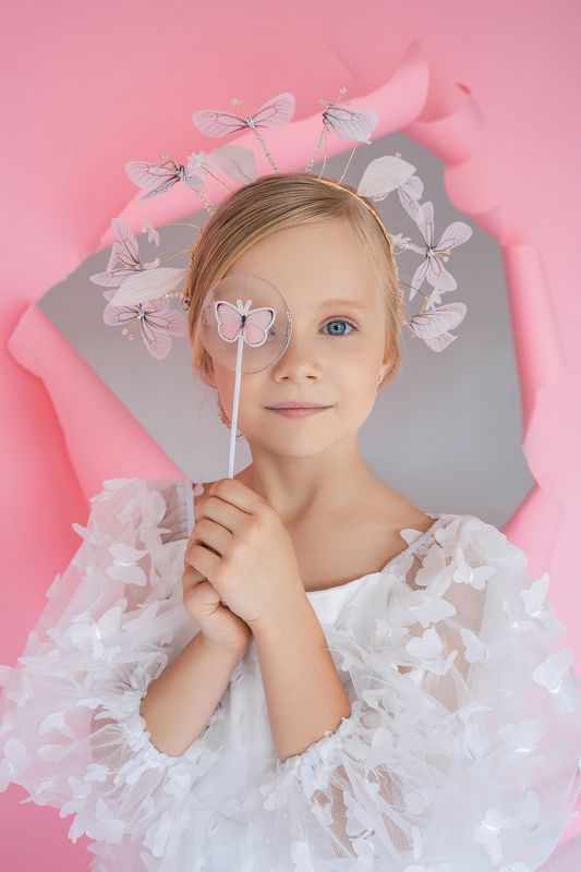 девочка, ребенок, портрет, детский портрет, портрет девочки, глаза. детское портфолио, розовый, ободок, фон butterfly фото превью