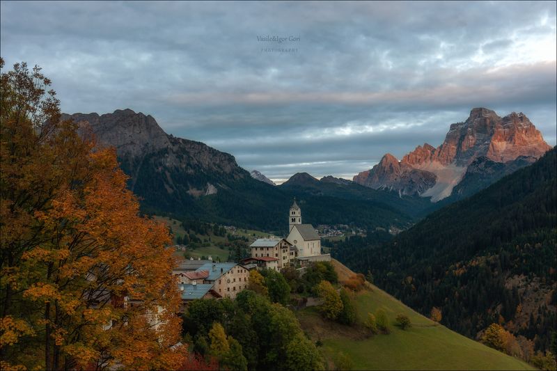 доломитовые альпы,деревня,осень,италия,alps,церквушкa,colors,аlpine church Медная осень фото превью