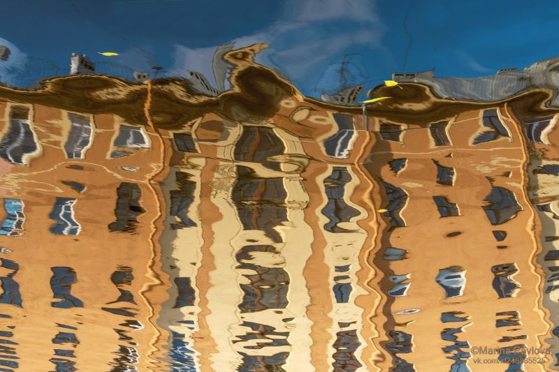 абстракция, акваабстракция, акваграфика, отражение на воде, красивая вода, парейдолия, город, санкт-петербург, канал грибоедова, Осенний призрачный мир канала Грибоедова. Акваабстракция фото превью