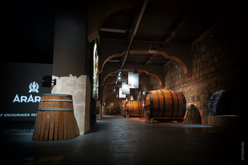 Ереванский коньячный завод, арарат, музей, бочка, производство, завод, экскурсия, выдержка, дубовый, коньяк, погреб, погребок, алкоголь, алкогольный, традиционный, армянский, спирты, коллекционный, элитный, двин, Ани, Эребуни, Наири, Ахтамар, Васпуракан, Сокровищница Ереванского коньячного завода фото превью