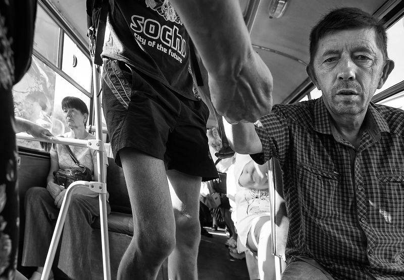 В автобусе фото превью