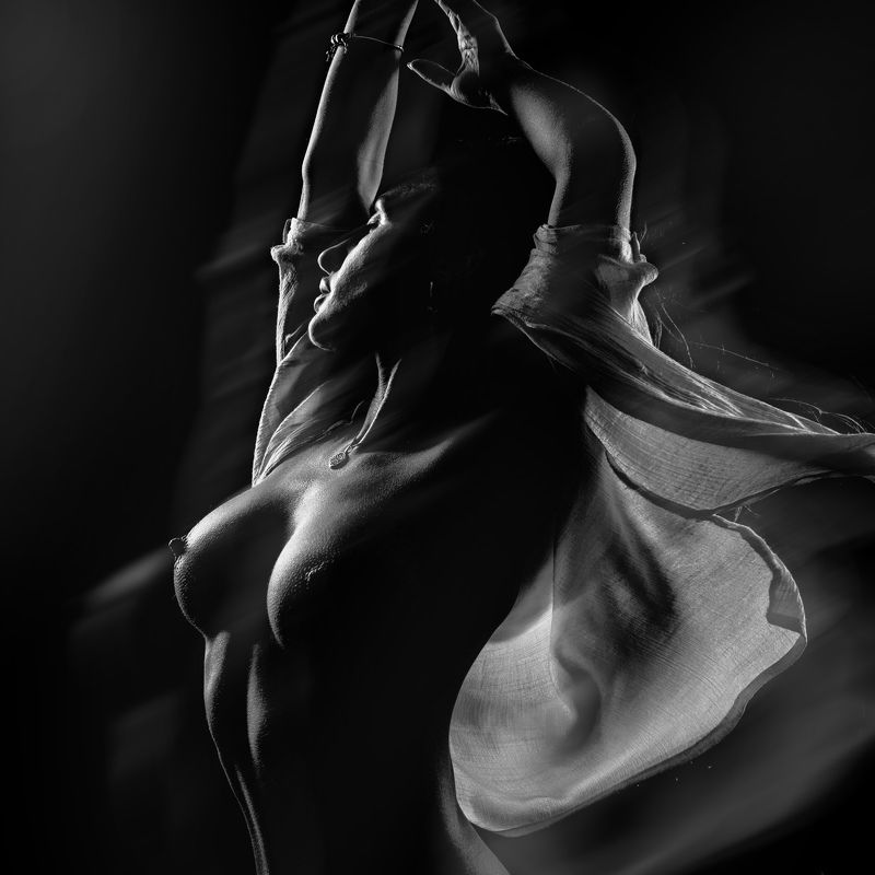 black and white, nude, woman, dance, light, чернобелое, чб, обнаженка, ню, девушка, женщина, танец движение (movement) фото превью