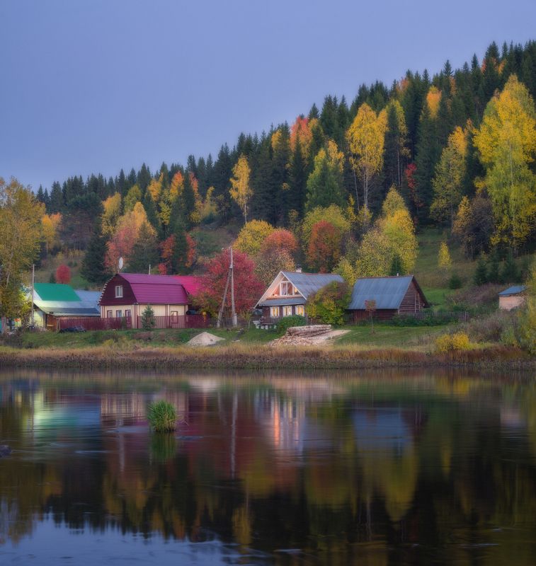 Осенний вечер в поселке Усьва фото превью