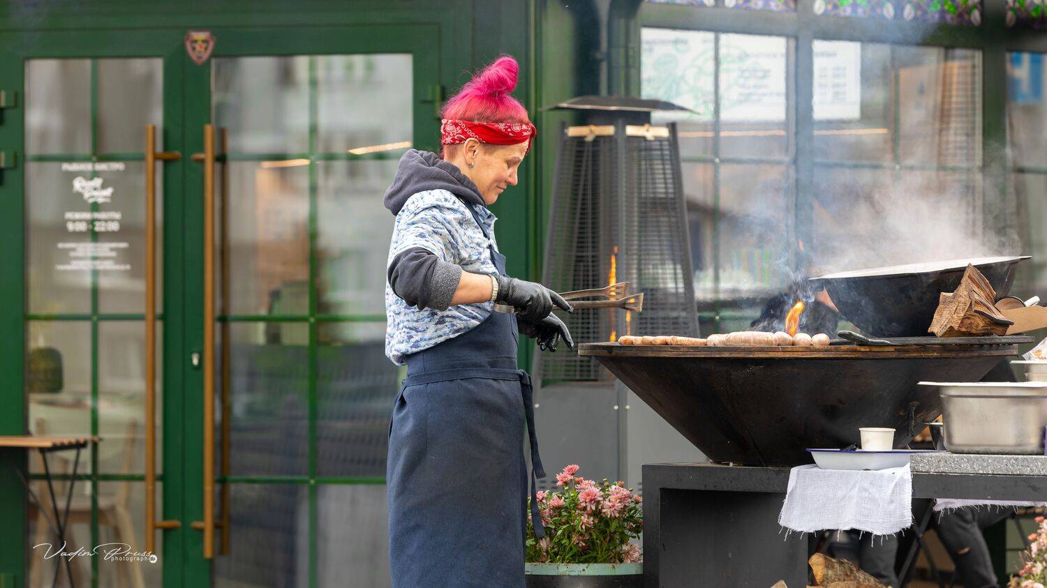 еда, стрит фотография, Калининград, улица, кафе, Россия, осень, Свирин Вадим, фото, репортаж, Vadim Svirin