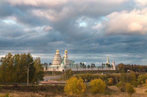 Вечер над монастырём