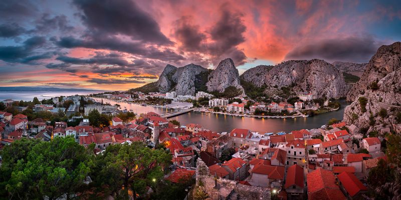 adriatic, architecture, bridge, building, canyon, cetina, city, cityscape, cliff, clouds, croatia, dalmatia, dramatic, dusk, electric, europe, european, evening, gorge, history, house, iconic, illuminated, landmark, landscape, lights, medieval, mediterran Sunset in Omis, Croatia фото превью