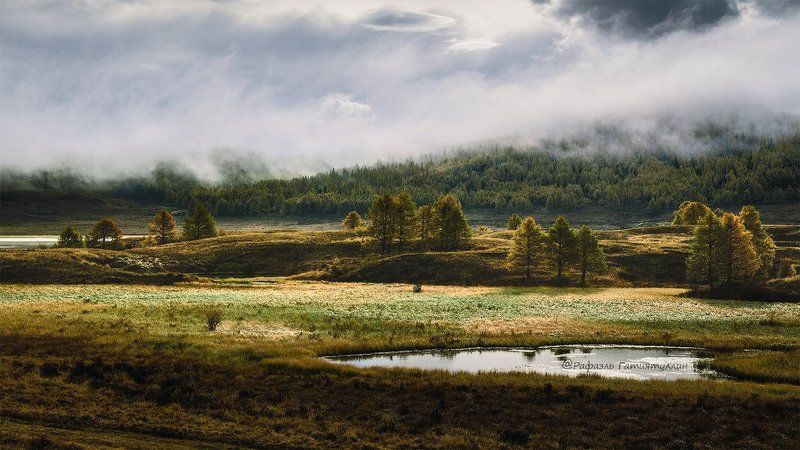 Горный Алтай, урочище Ештыкёль, Северо Чуйский хребет, осень Ештыкель в тумане фото превью