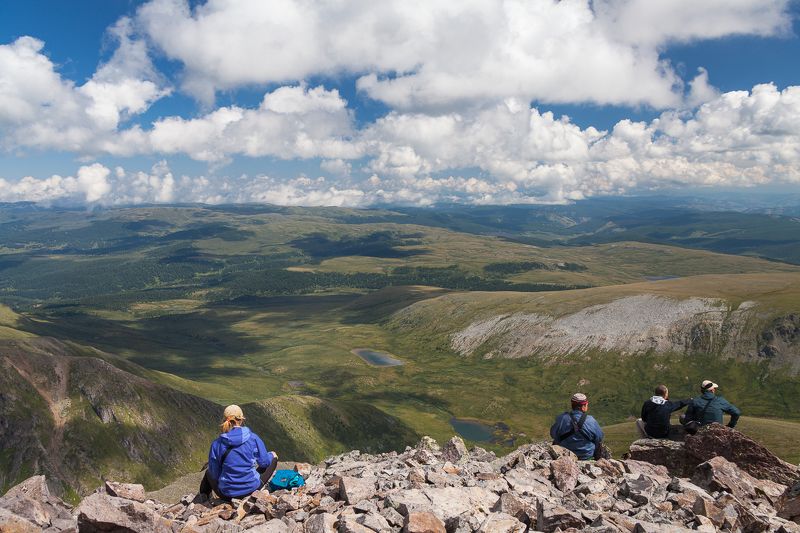 Алтай, Айгулак, горы, лето, небо Сидя на красивом холме фото превью