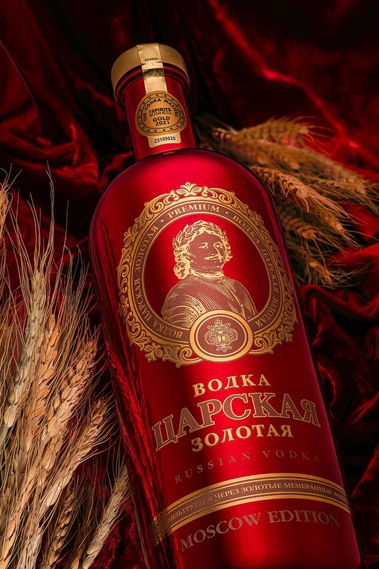 водка. бутылка. красный. зеркальная бутылка. VODKA TSARSKAYA фото превью