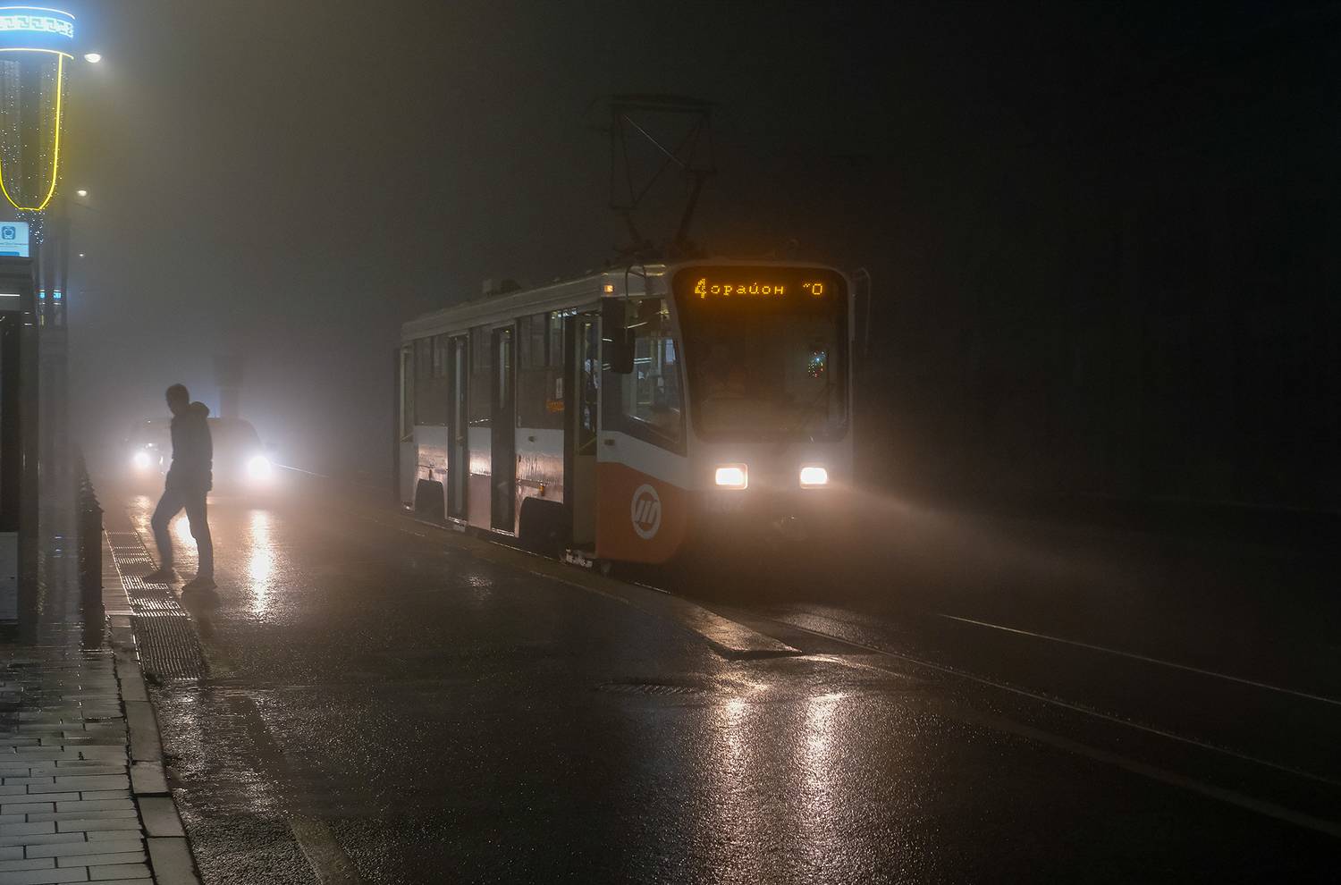 город улица туман прохожий, Владислав Никишин