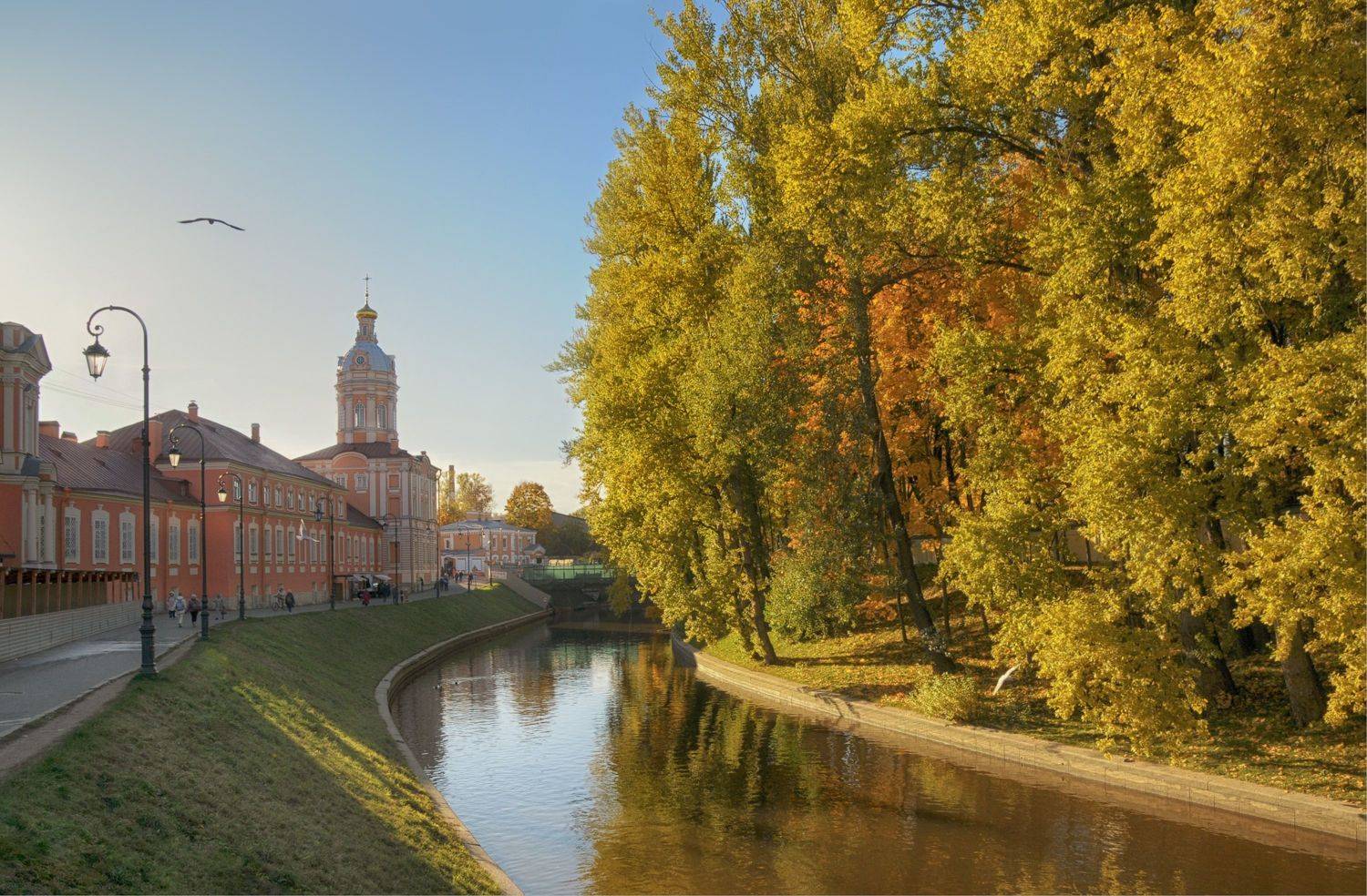 речка деревья церкви люди, Вера Петри