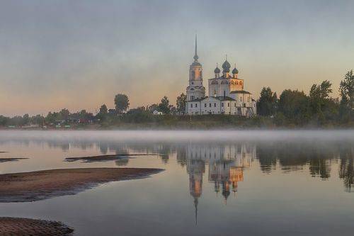 В первых лучах.
