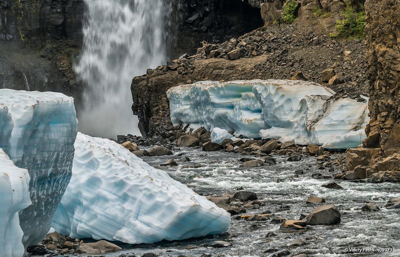 наледи, натёчный лёд, плато путораны, водопад, река, уксикта, яктали, владимир коваль Уксикта крупным планом фото превью
