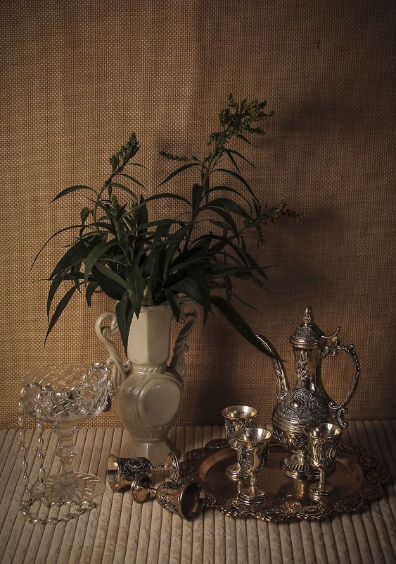 Натюрморт, посуда, ваза Серебряная посуда фото превью