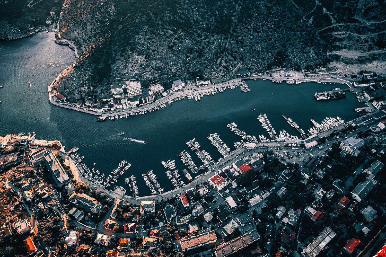 крым, севастополь, балаклава, бухта, черное море, катера,  город, набережная, дома, Подосинников Максим