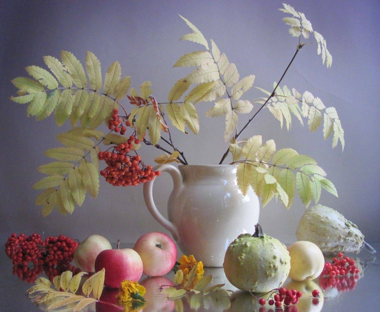 ветки, рябина, бархатцы, яблоки, , Наталия Тихомирова