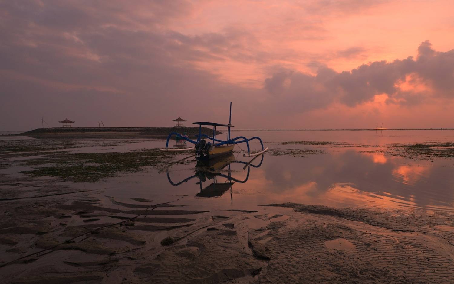 dawn, sunrise, shore, sea, ocean, sky, horizon, boat, color, light, reflection, landscape, nature, morning, bright, jukung, low tide,  Сергей Андреевич