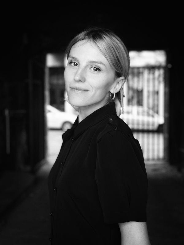 портрет, портретная фотография, женский портрет, естественный свет, фотосессия, чб, девушка, естественность, мобильная фотография, iphone 14 pro Надежда фото превью