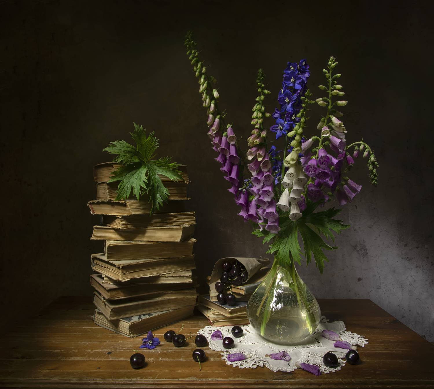 натюрморт, книги, наперстянка, черешня, Татьяна Феденкова