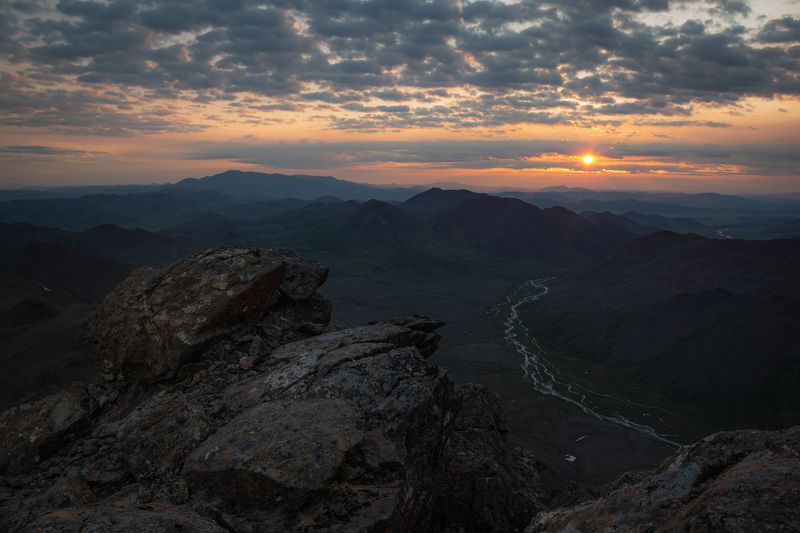 На краю фото превью