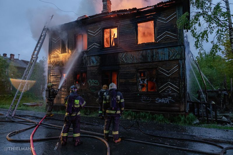 огонь, пожарные, emergency, help, save, мчс, fire, firefighter, rescue, rescuers, спасатели, дым, работа, brave  фото превью