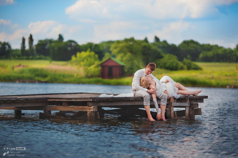 Жених, Невеста, Свадебная прогулка, Свадебное фото, Свадебный фотограф Отдых после прогулки фото превью
