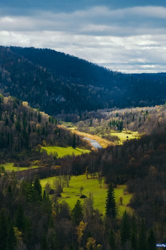 Долина. Река Зилим. Скала Мамбет