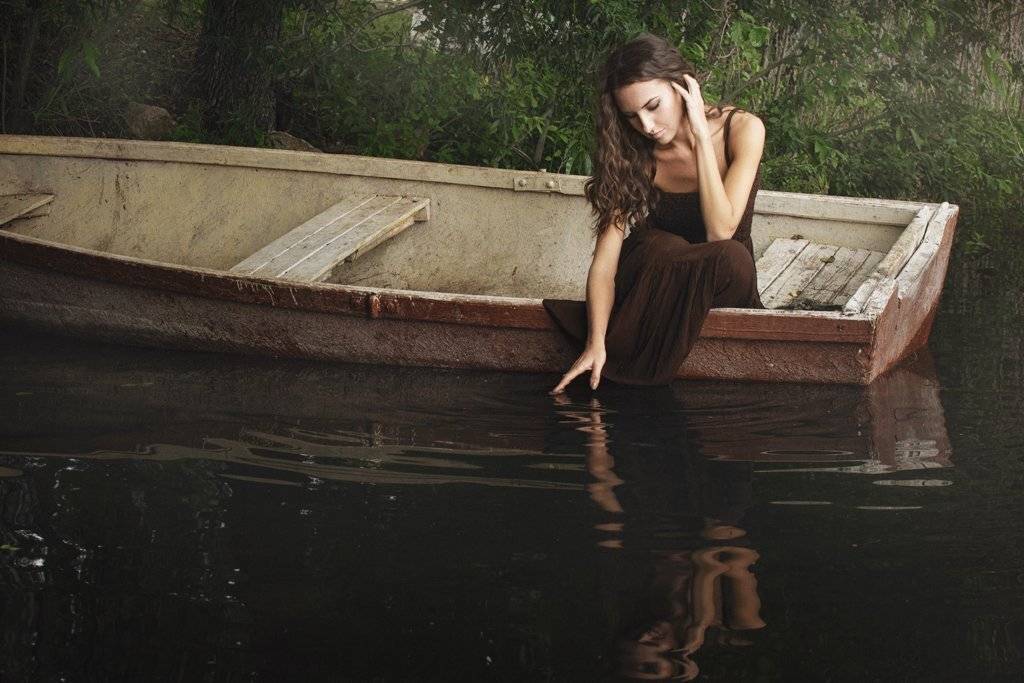 dress,forest,girl,ivankopchenov,natural light,outdoor,portrait,tree,иванкопченов,лес,портрет,портрет девушки,деревья, лодка, вода, озеро, водоем, Иван Копченов