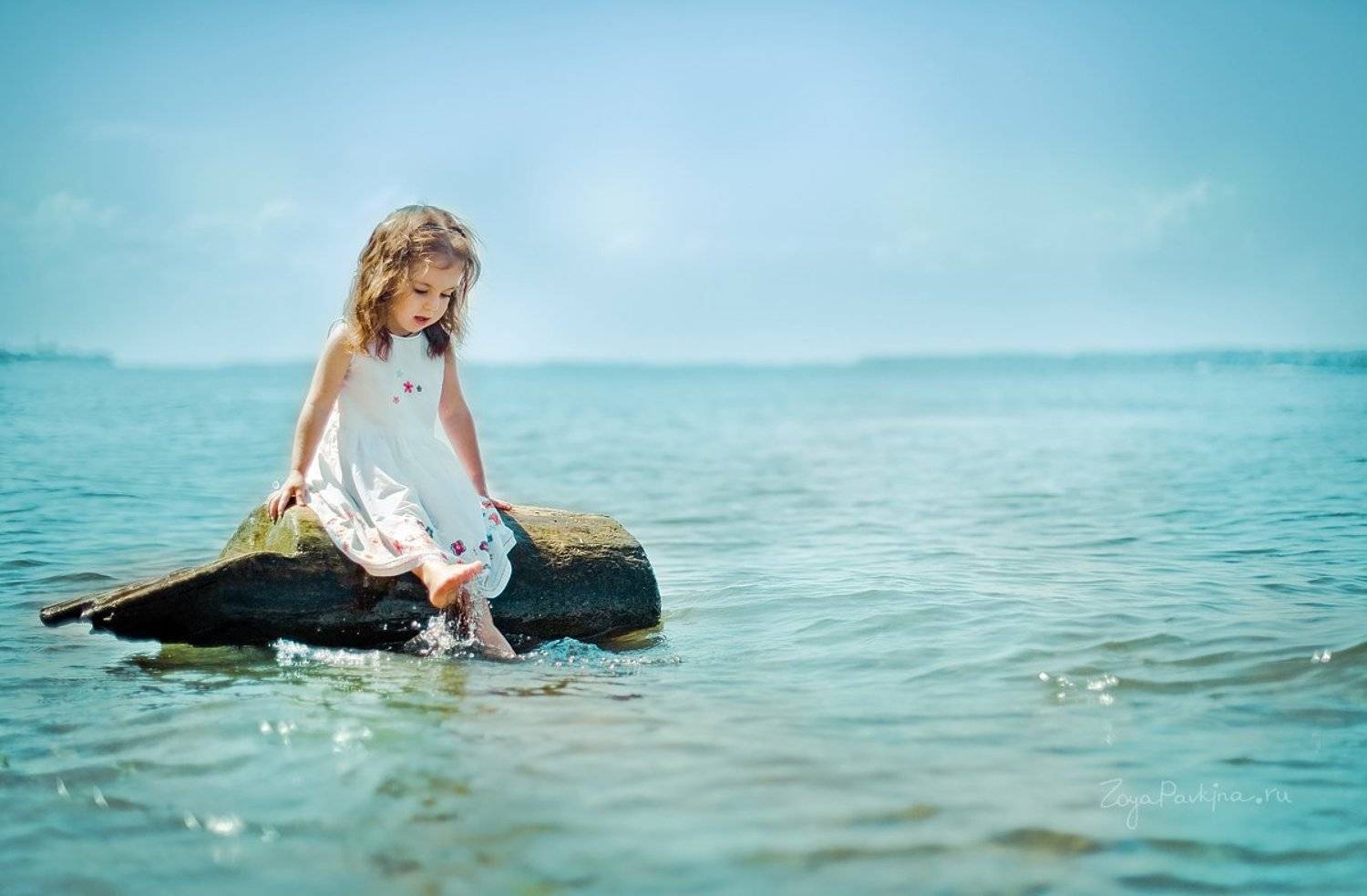 девочка, река, Волга, бревно, Зоя Павкина