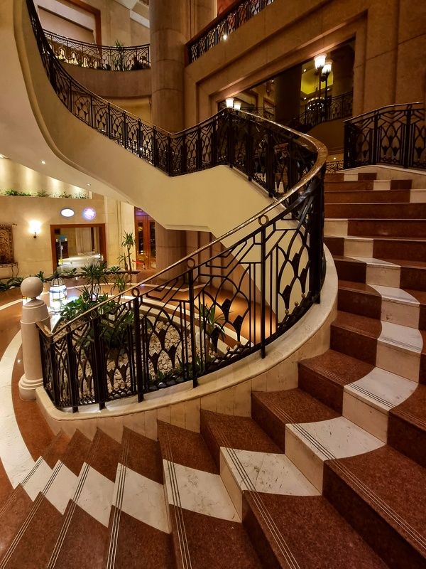 Spiral staircase фото превью
