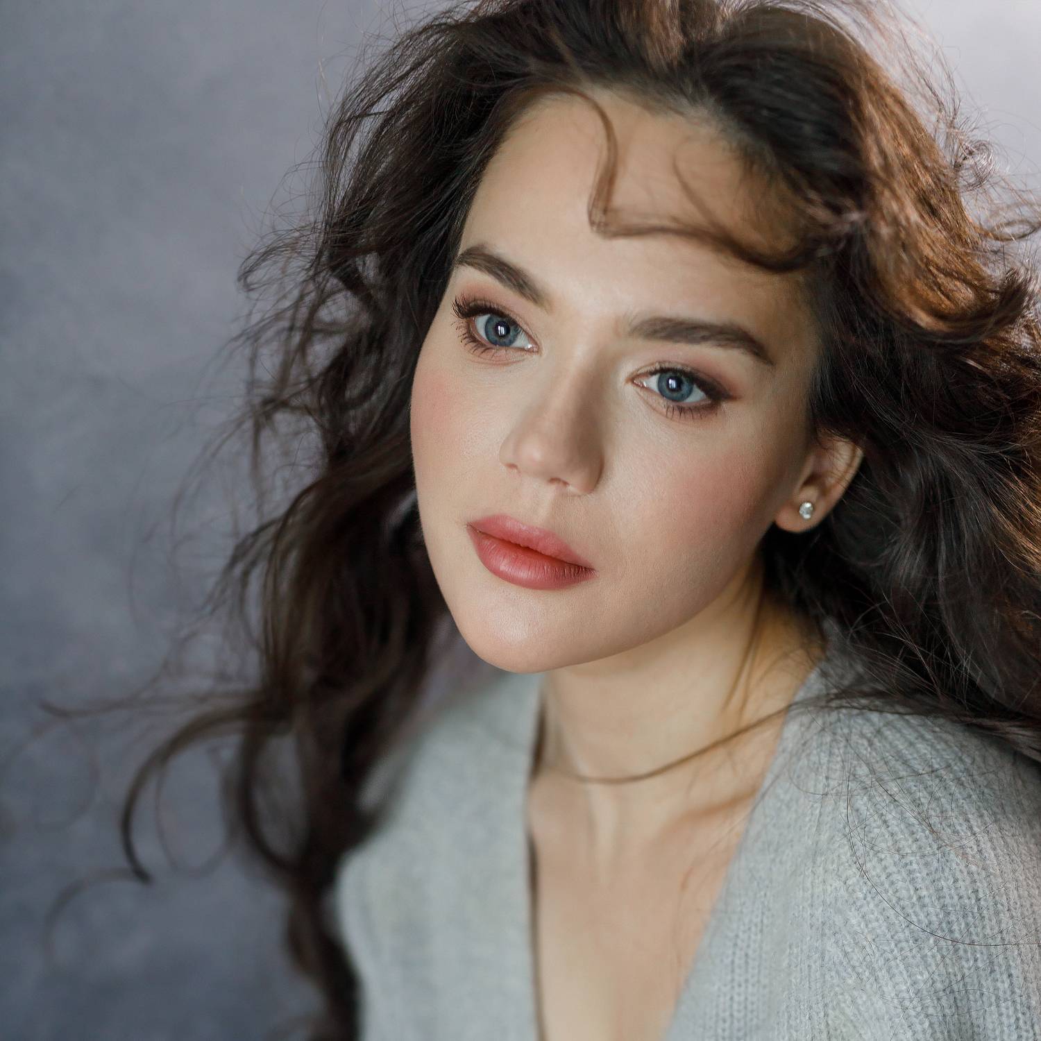 Красивая, девушка, серые глаза, лицо, портрет, цвет, печать, ветер в волосах, Ведмеденко Оксана