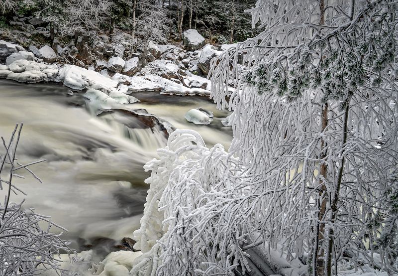Бурные потоки . Заснеженные Хибины в ноябре... фото превью