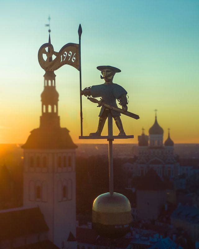 #tallinn, #tallinnoldtown, #tallinngram, #visittallinn, #visitestonia, #ilusadeestipaigad, #travelphotography, #traveldestination, #sunset, #sunrise_sunset_photogroup, #nightphotography, #cityscapes, #beautifulcity, #redsky, #purplesky, #placestovisit, #p --- фото превью