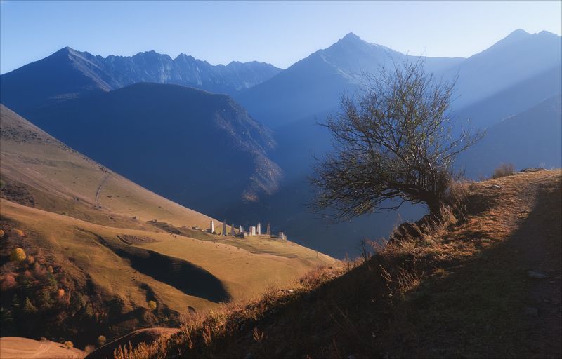 ингушетия, горы, осень, свет, дымка *** фото превью