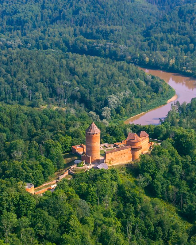 #dji, #drone, #dronephotography, #dronelife, #turaida, #turaidacastle, #castle, #castlephotography, #castles_oftheworld, #castleruins, #medieval, #medievalworld, #medievalarchitecture, #visitlatvia, #visitturaida, #baltic, #visitbaltics, #aerialphotograph --- фото превью