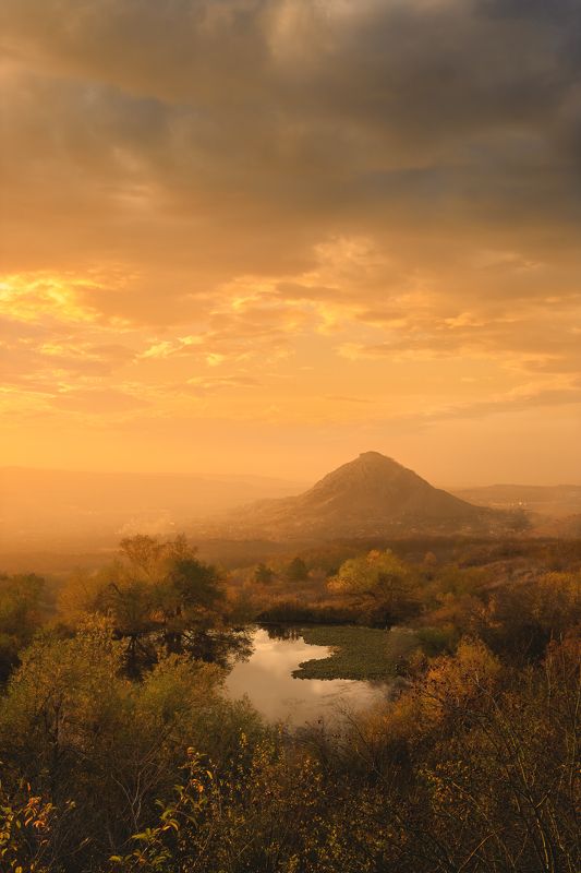 гора, озеро, закат, бештау, шелудивая, монастырское, Монастырское озеро и гора Шелудивая фото превью