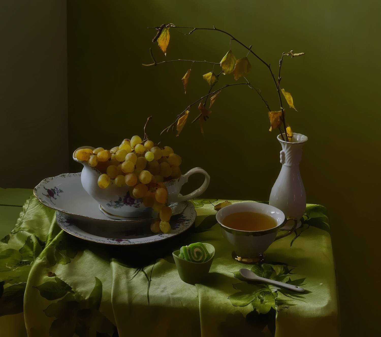 виноград,чай,ветки,ваза свет,цвет, Инаида