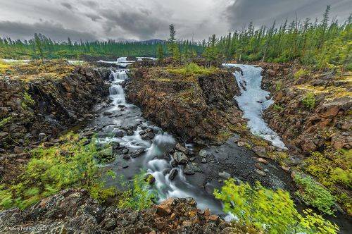 Ночная прогулка по водопаду Уютный