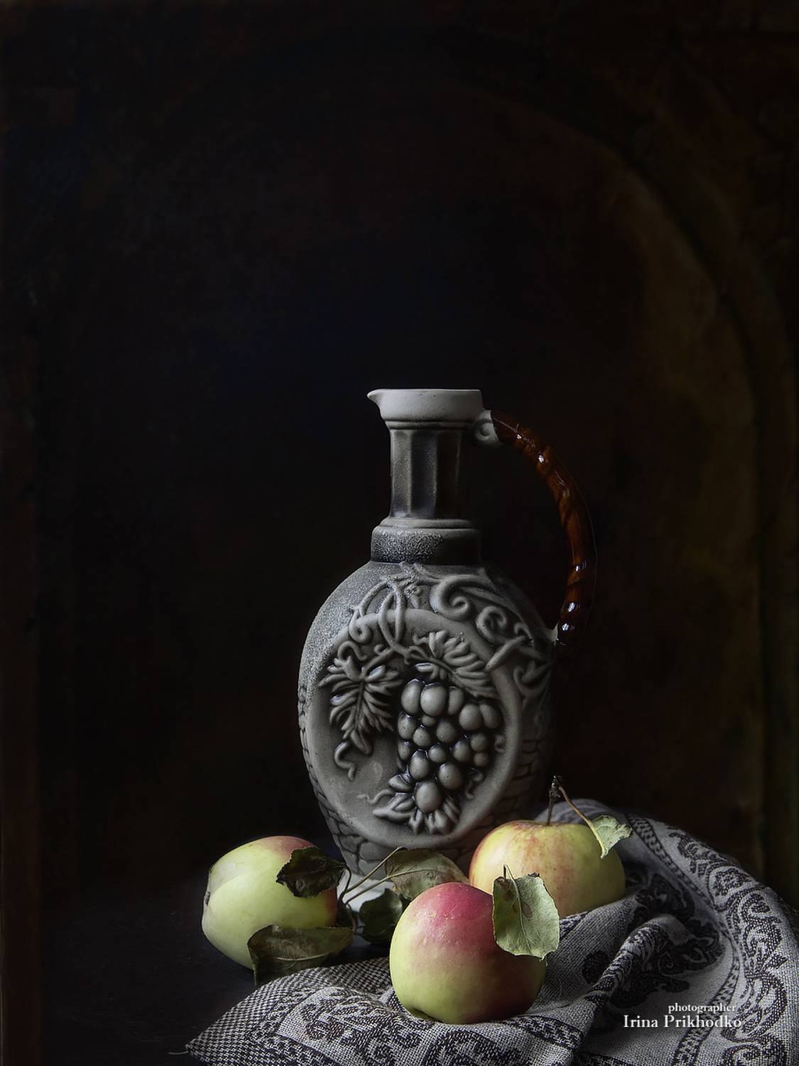 натюрморт, яблоки, кувшин, Приходько Ирина