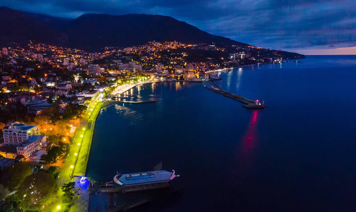 ялта, крым, ночная ялта, черное море, ялтинский маяк, dji, yalta, crimea, Титов Сергей
