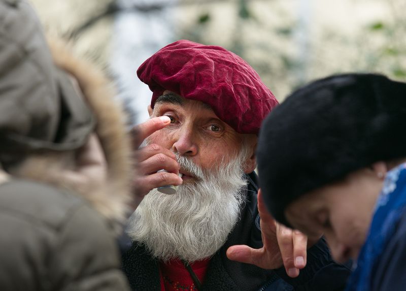 уличный мужской портрет, мастер, ремесло-хобби, город и люди, москва Мастер по изготовлению свистулек фото превью